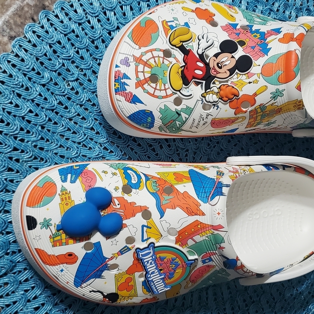 Mickey Mouse Disneyland Crocs. In Great Condition Unisex Sz 9W Or 7M - Picture 6 of 8